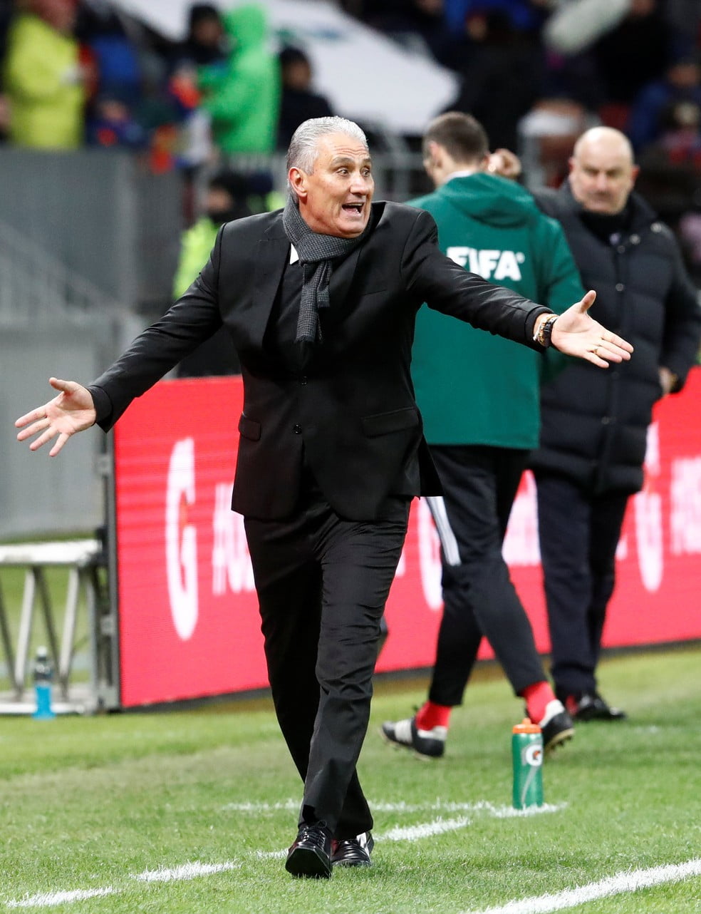 Tite diz que briga por vagas segue aberta e elogia atuação da Seleção: ”Saio feliz”