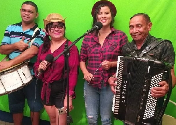 TV PB Cidades: Eliciane Pereira recebeu Lariza Géssica no Programa O Cantinho do Vaqueiro Especial Festa Junina; Assista