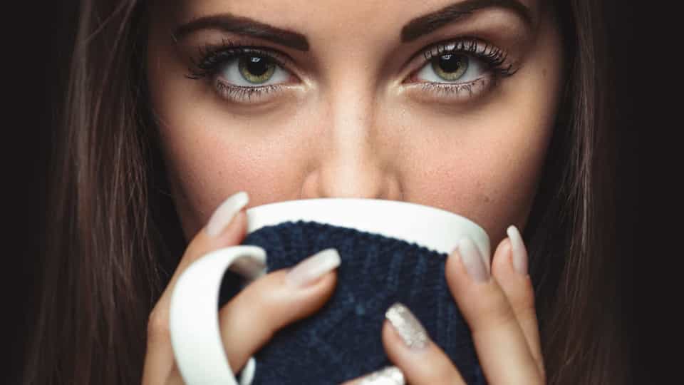 Tomar café ao acordar não é a melhor hora