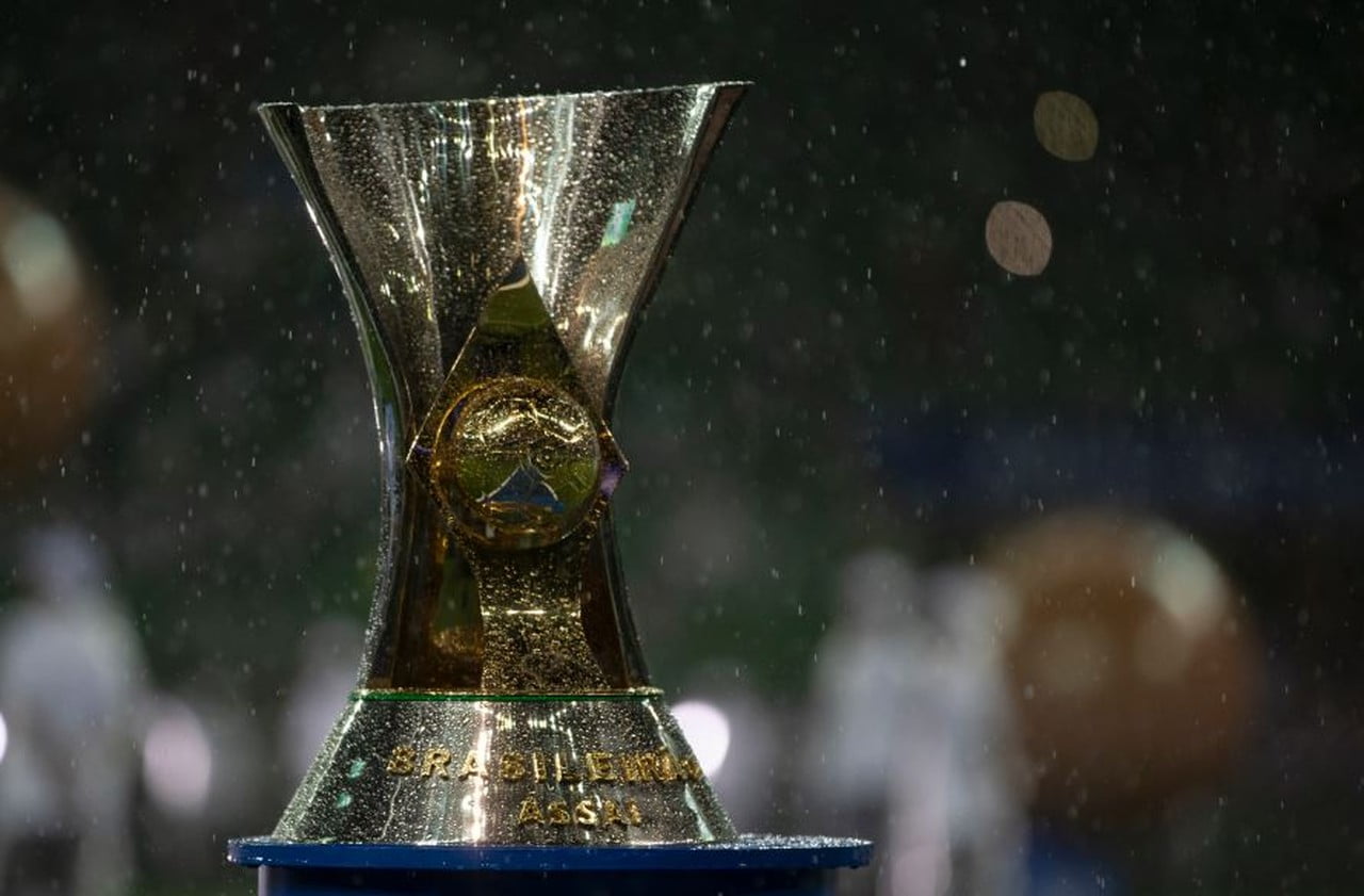Flamengo receberá a taça do Brasileirão após o jogo contra o Ceará, na quarta, no Maracanã