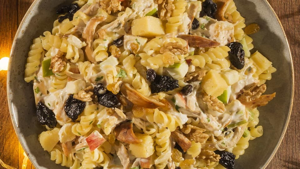 Receita: Salada de Frango Defumado com Parafuso