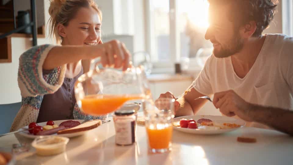 Suco de fruta no café da manhã? Não é uma boa ideia…