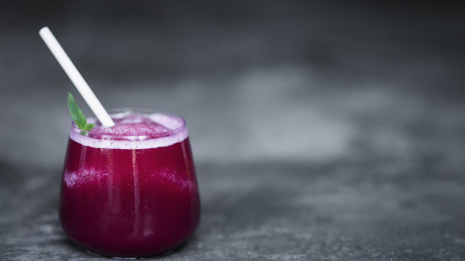 O delicioso suco de frutas que limpa as toxinas