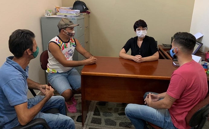 Secretária Emanuelle Chaves recebe comitiva de vereadores da oposição para esclarecimento de dúvidas