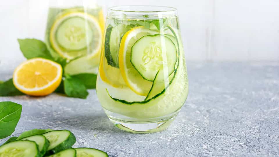 A bebida ‘bomba’ de cinco ingredientes que desintoxica o organismo