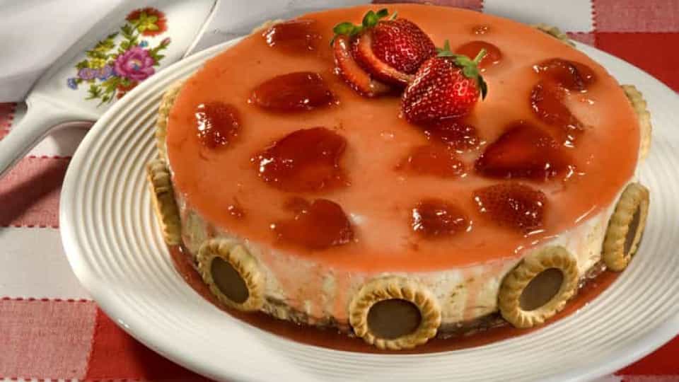 Receita: Bolo Gelado com Flocos de Biscoito