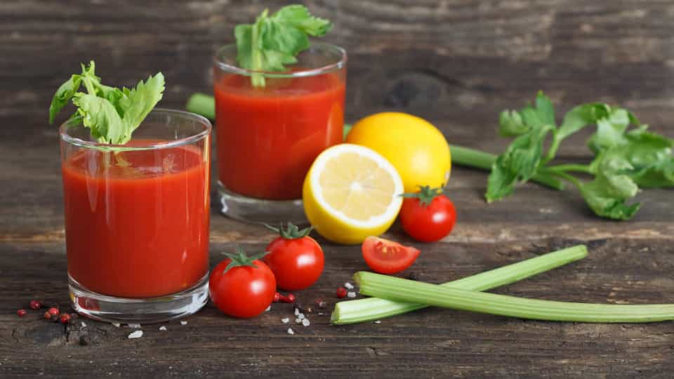 A bebida caseira (com apenas 3 ingredientes) que acelera o emagrecimento