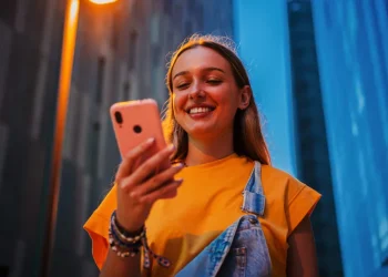 É dependente do celular? Três dicas que prometem melhorar a sua vida